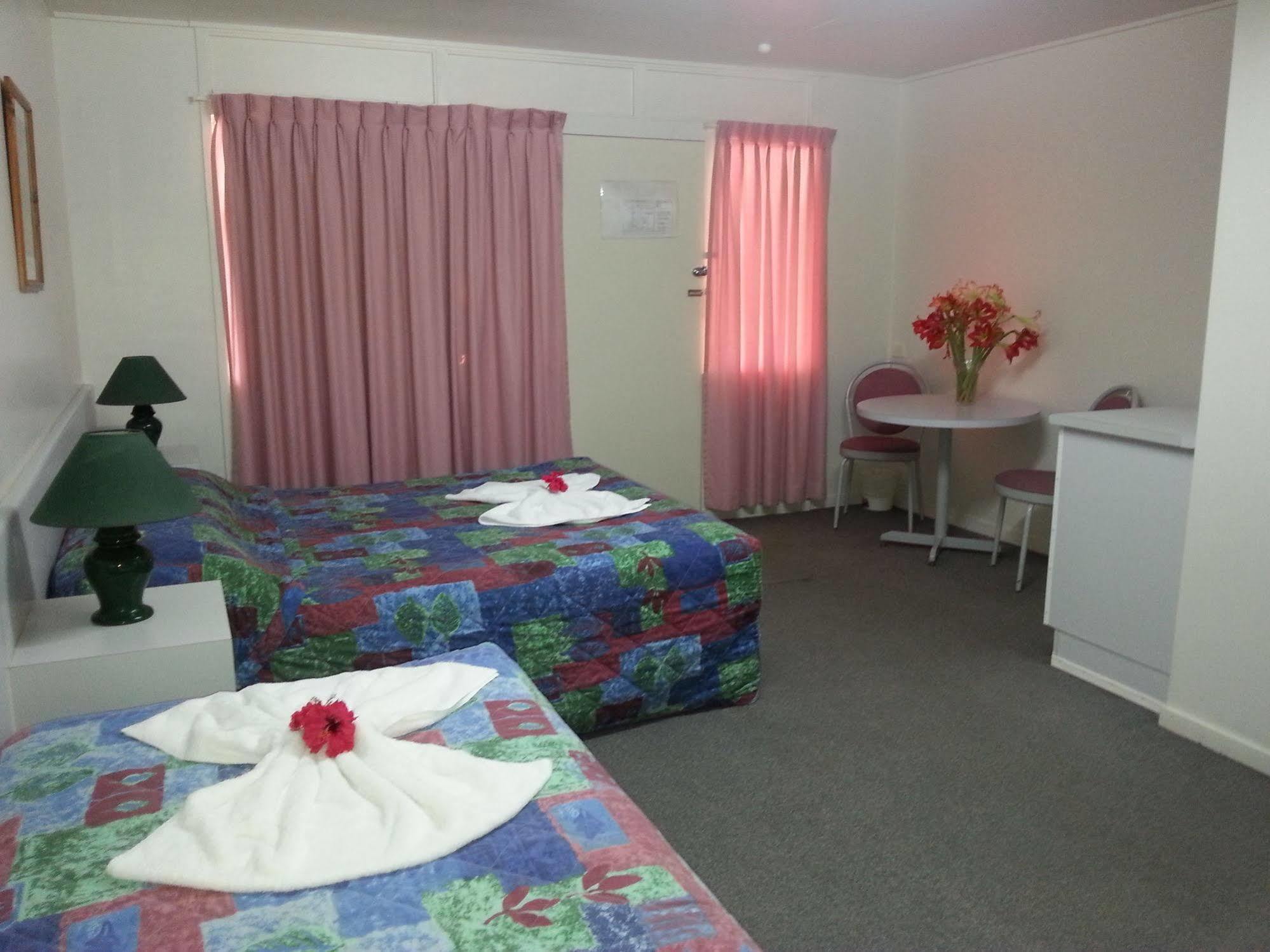 Golden Fountain Motel Rockhampton Bagian luar foto