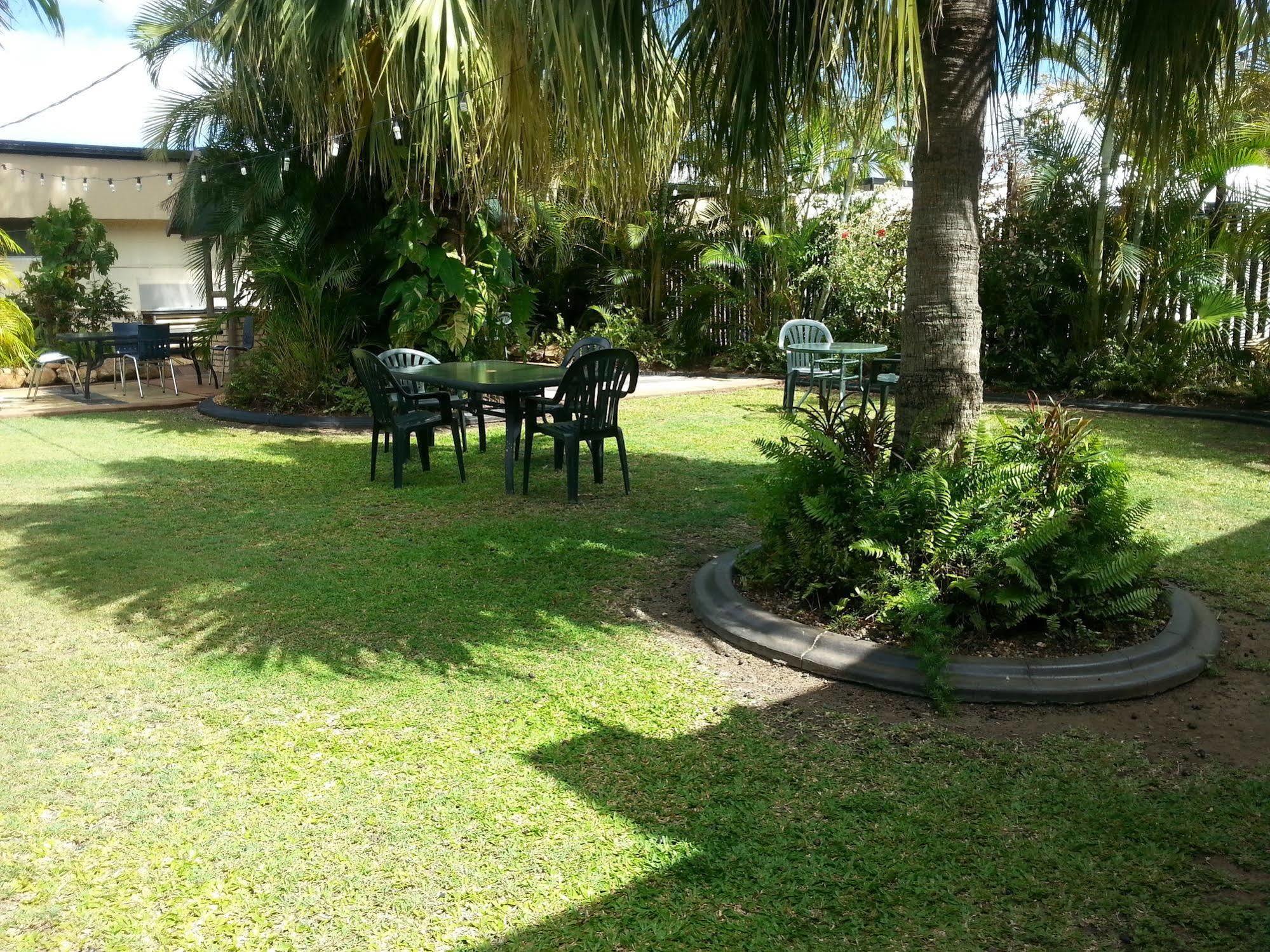 Golden Fountain Motel Rockhampton Bagian luar foto