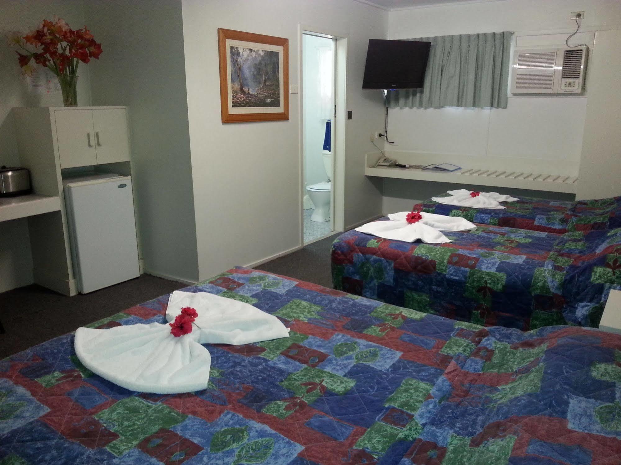Golden Fountain Motel Rockhampton Bagian luar foto