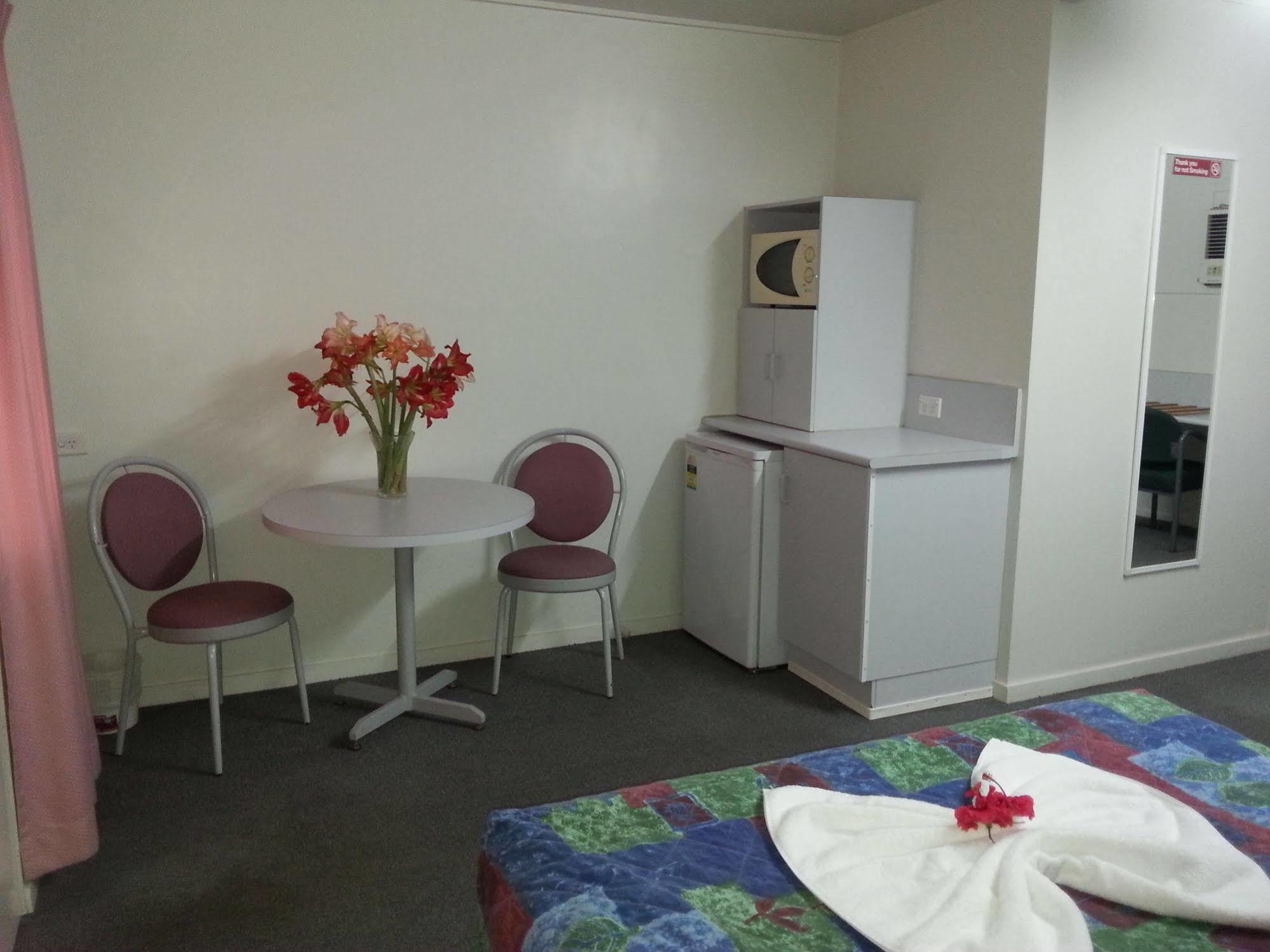 Golden Fountain Motel Rockhampton Bagian luar foto