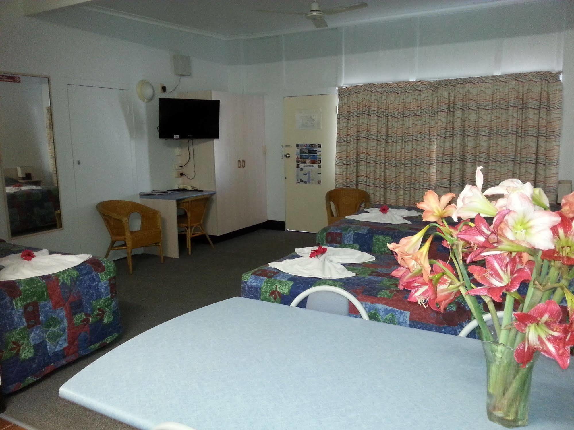 Golden Fountain Motel Rockhampton Bagian luar foto
