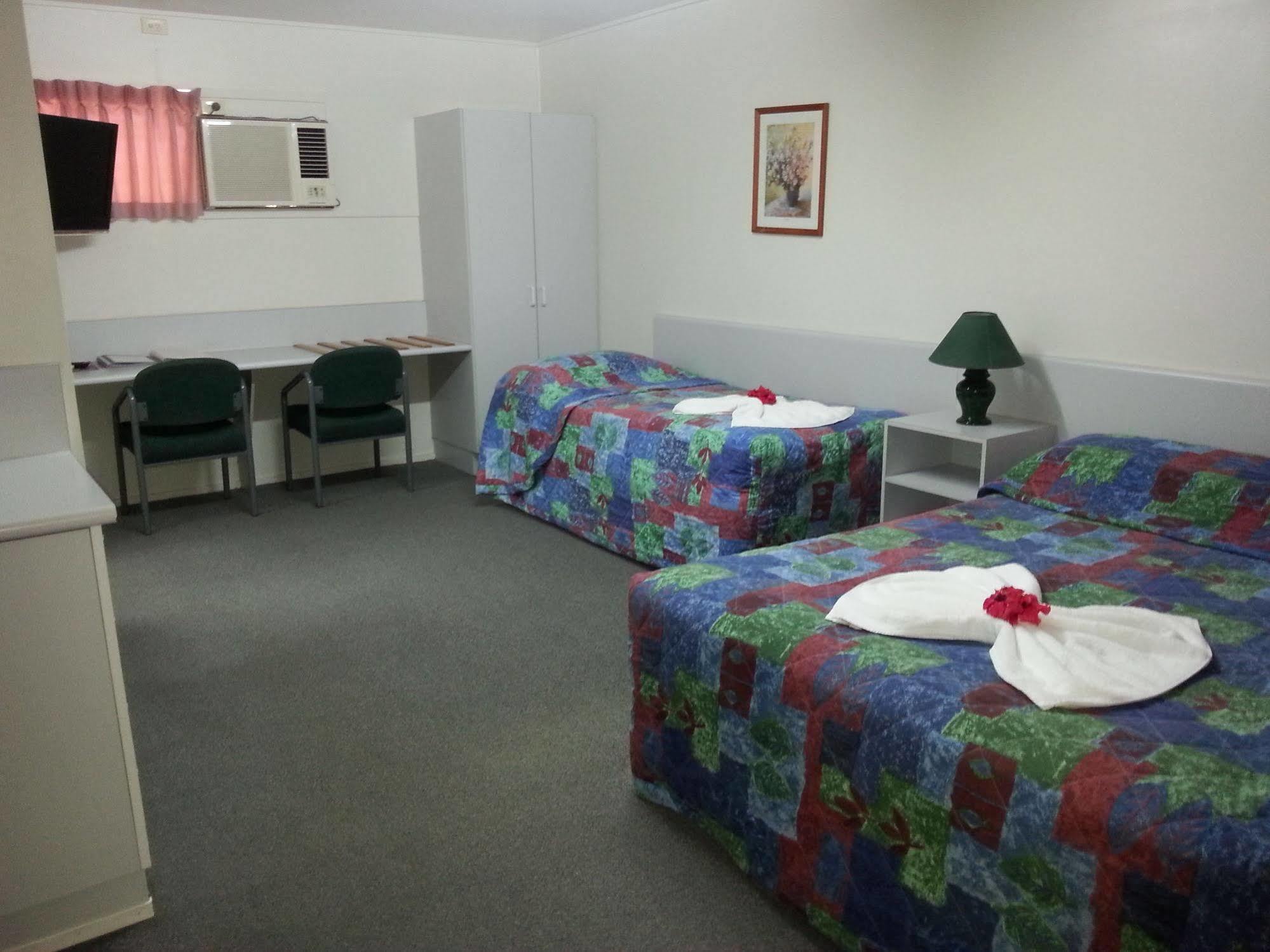 Golden Fountain Motel Rockhampton Bagian luar foto