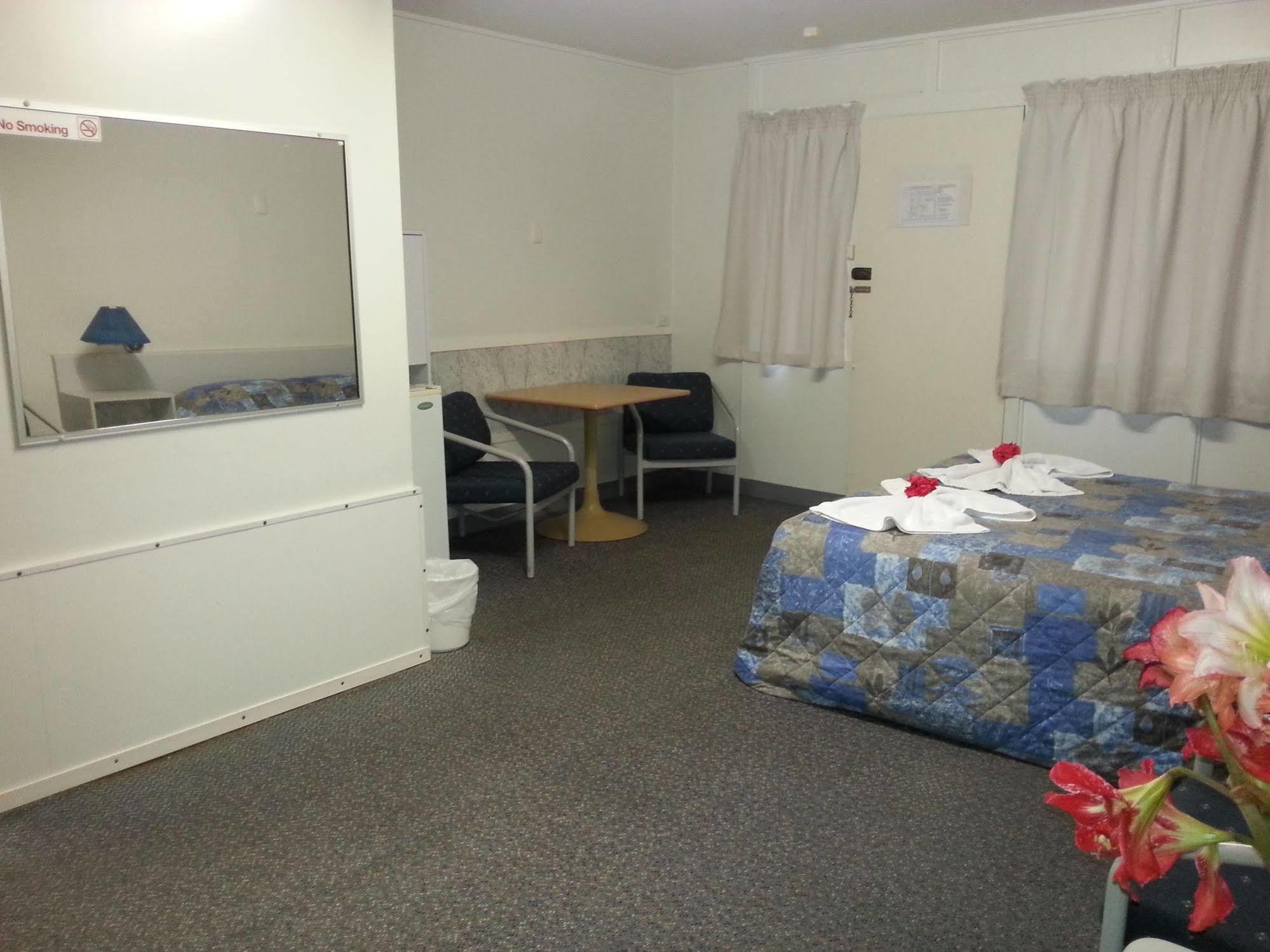 Golden Fountain Motel Rockhampton Bagian luar foto
