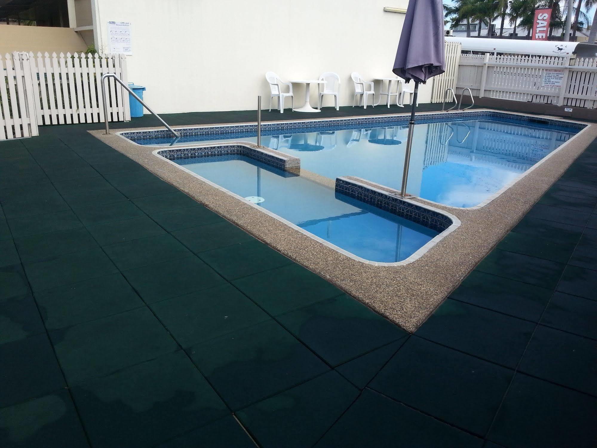 Golden Fountain Motel Rockhampton Bagian luar foto