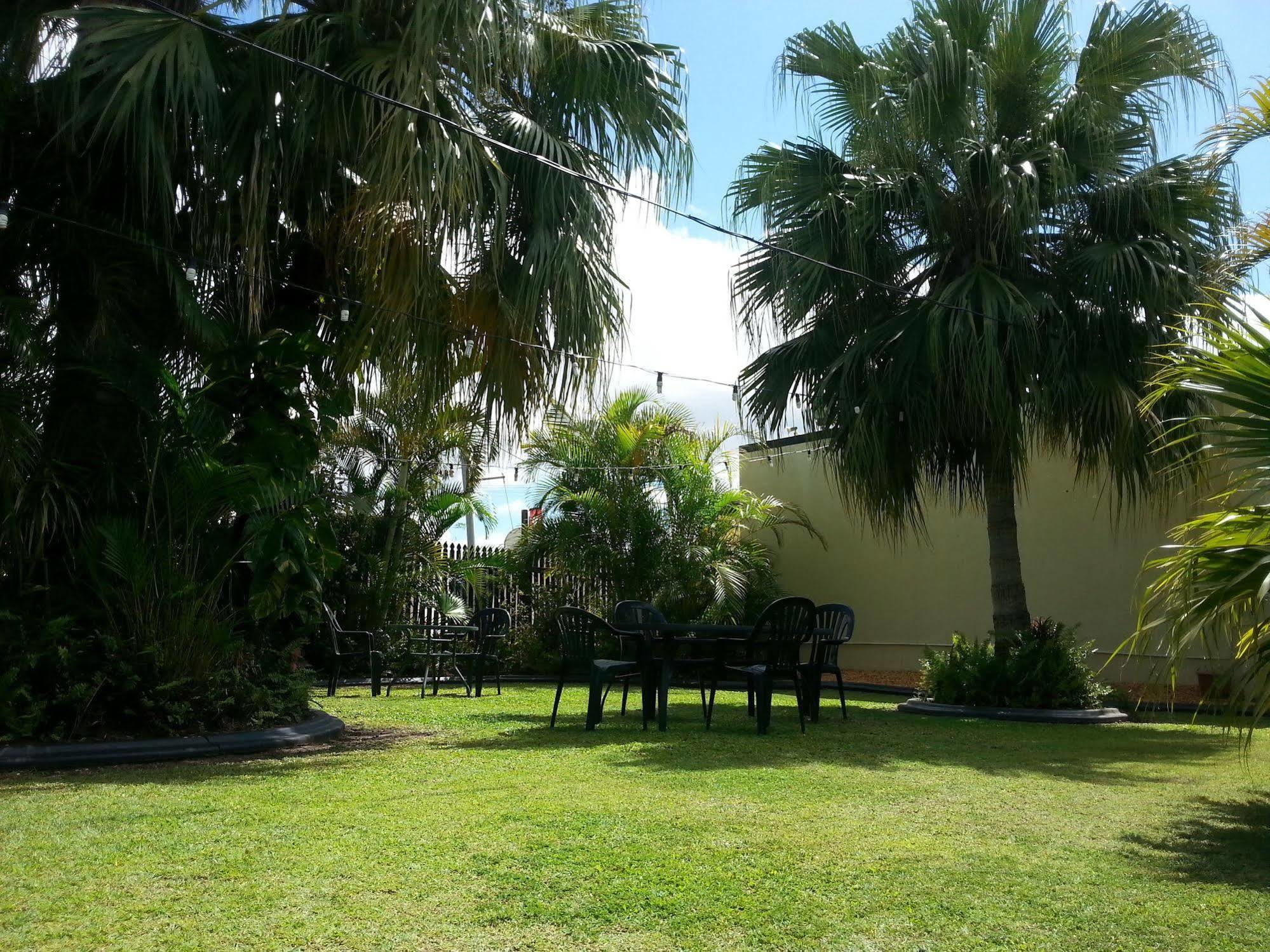 Golden Fountain Motel Rockhampton Bagian luar foto
