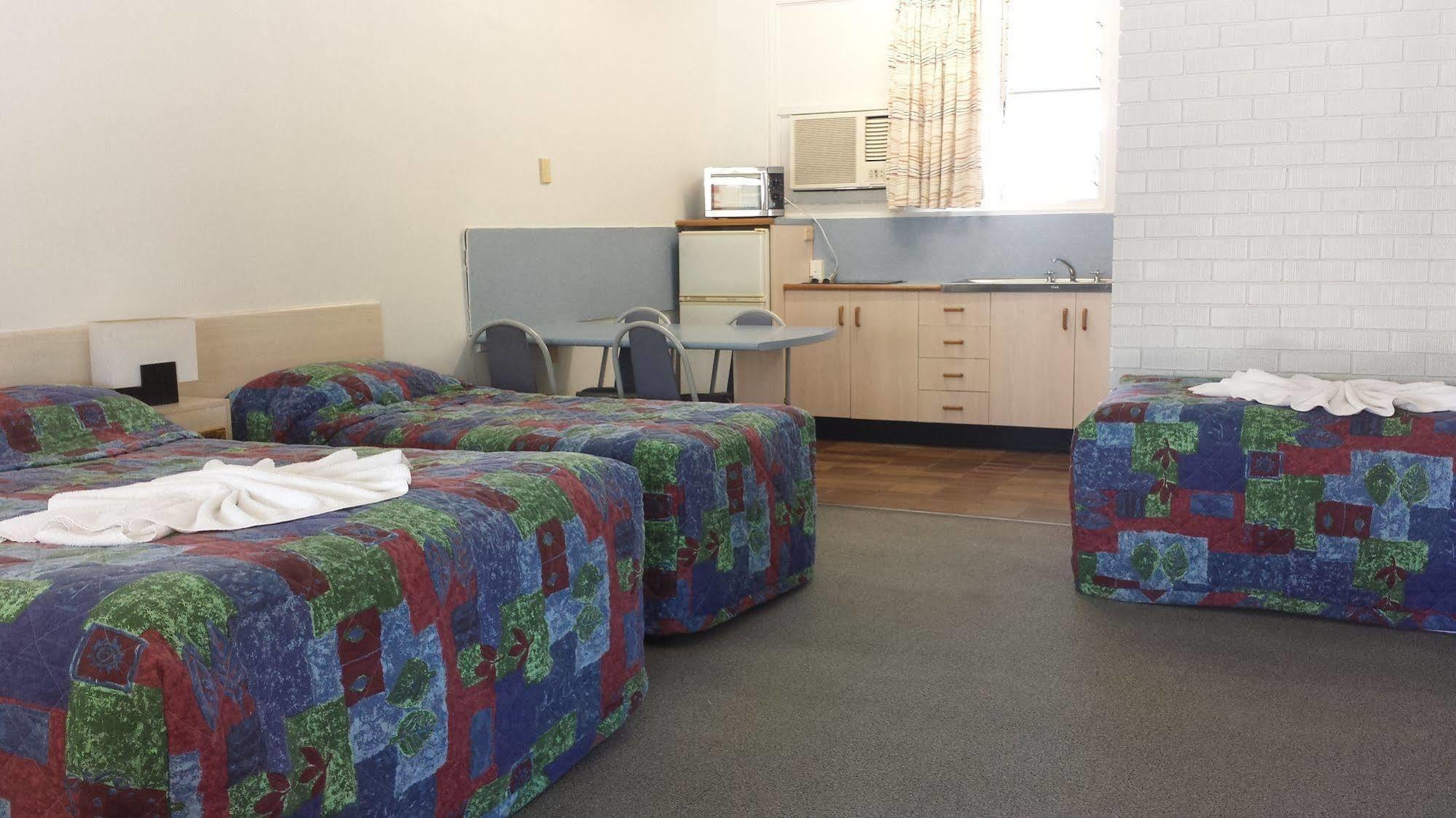 Golden Fountain Motel Rockhampton Bagian luar foto